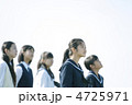 5人の中学生の横顔