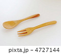 木のスプーンとフォーク