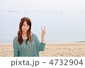 朝の海岸／夏休み／若い女性のポーズ
