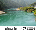 四国 高知 四万十川の岩間沈下橋