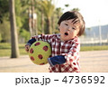 走る少年