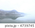 霧に霞む湖 霧に霞む湖