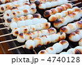 焼いているみたらし団子