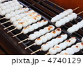 焼いているみたらし団子