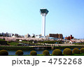 五稜郭タワーと桜