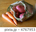 赤いじゃがいもとにんじん