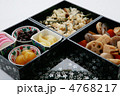 お重に入った山菜おこわと煮物と数の子黒豆かまぼこアップ