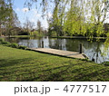 公園の池