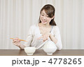 食事制限する女性