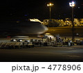夜の成田空港