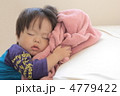眠る少年 眠る少年
