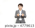 名刺とビジネスウーマン　モデル：大友　歩
