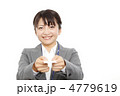 名刺とビジネスウーマン　モデル：大友　歩