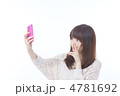 若い女性（スマホ）