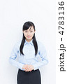 挨拶する女性