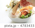 アジアン料理の豚キムチ丼と手
