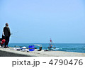 鞆の浦の初夏の風物詩、観光鯛網を見る後姿の男性