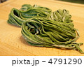 ほうれん草を打ち込んだ手打ちフェットチーネ