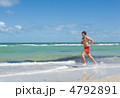 若者 海 沿岸