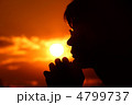 4799737