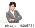 考え込むOL　モデル：大友　歩