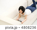 パソコンを使う女の子
