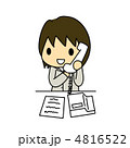 電話する事務員