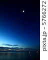 夜明けの星と月のランデブー 5766272