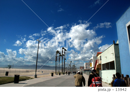 吹き飛ばされる雲々 13942