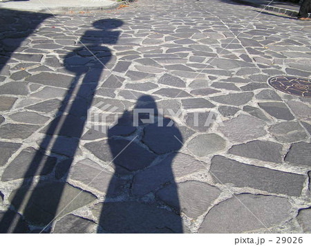 石畳に落とした影 29026