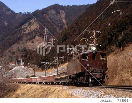 JNR・奥多摩を走るEF15 199   青梅線 72891