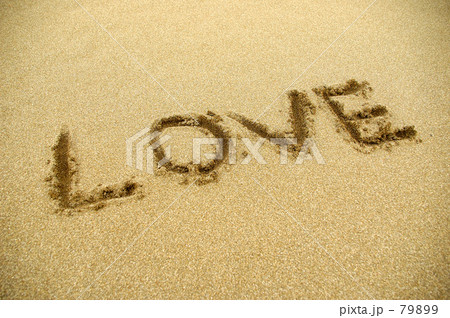 砂浜に書いたLOVE 79899