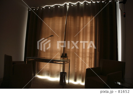 朝陽に透けるカーテン 朝陽に透けるカーテン 81652