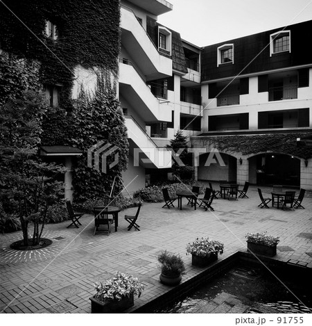 Black and white cafeteria 91755