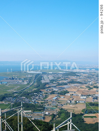 山上から見た臨海風車群 94266