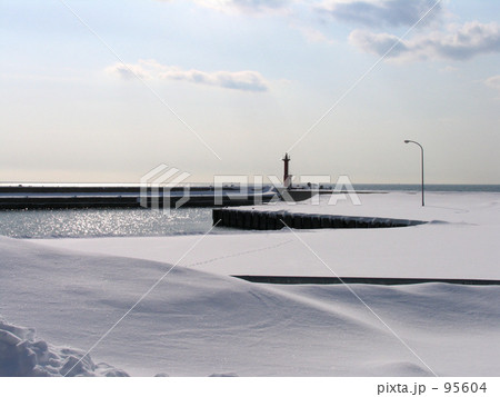 雪と灯台 95604
