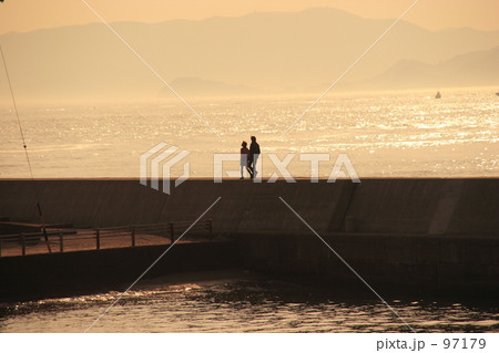 夕日のカップル 97179