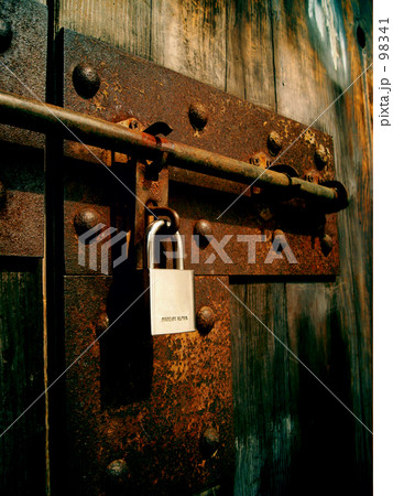 Rusted door 98341