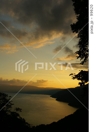 夕焼けの十和田湖 夕焼けの十和田湖 99620