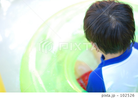 うきわ　と　こども 102526