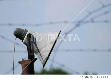 青空と鉄線とスピーカー 104414