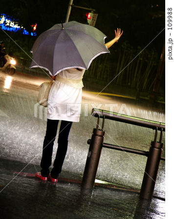 台風の夜の１シーン 109988