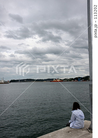 砕氷艦しらせと女性 113202