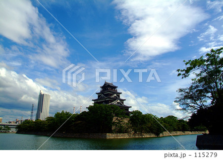 青空と広島城 115279