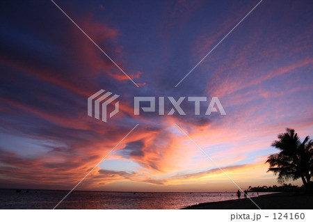 アラモアナビーチの夕焼け アラモアナビーチの夕焼け 124160