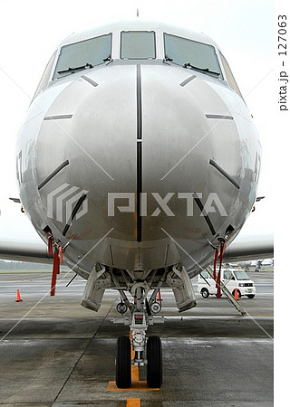 飛行機と自動車 127063