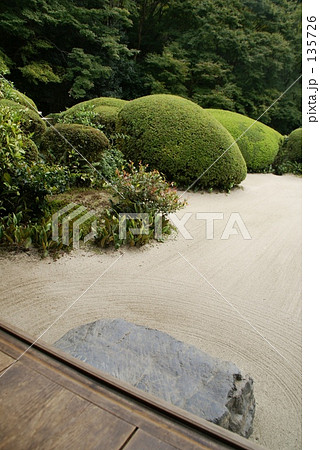 詩仙堂の縁側から臨むお庭 詩仙堂の縁側から臨むお庭 135726