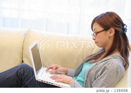 家でパソコン 136008