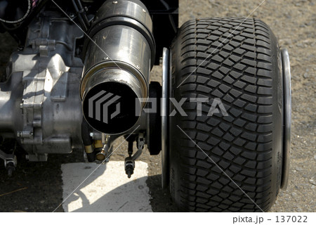 マフラーとタイア 137022