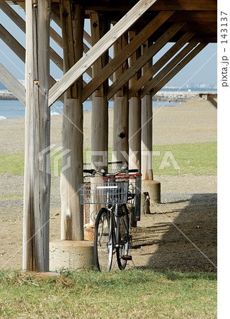 海辺の自転車 143137